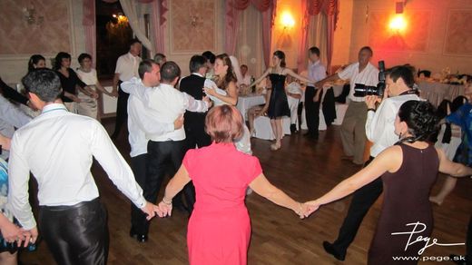 venčekový tanec na dobrej svadbe nesmie chýbať